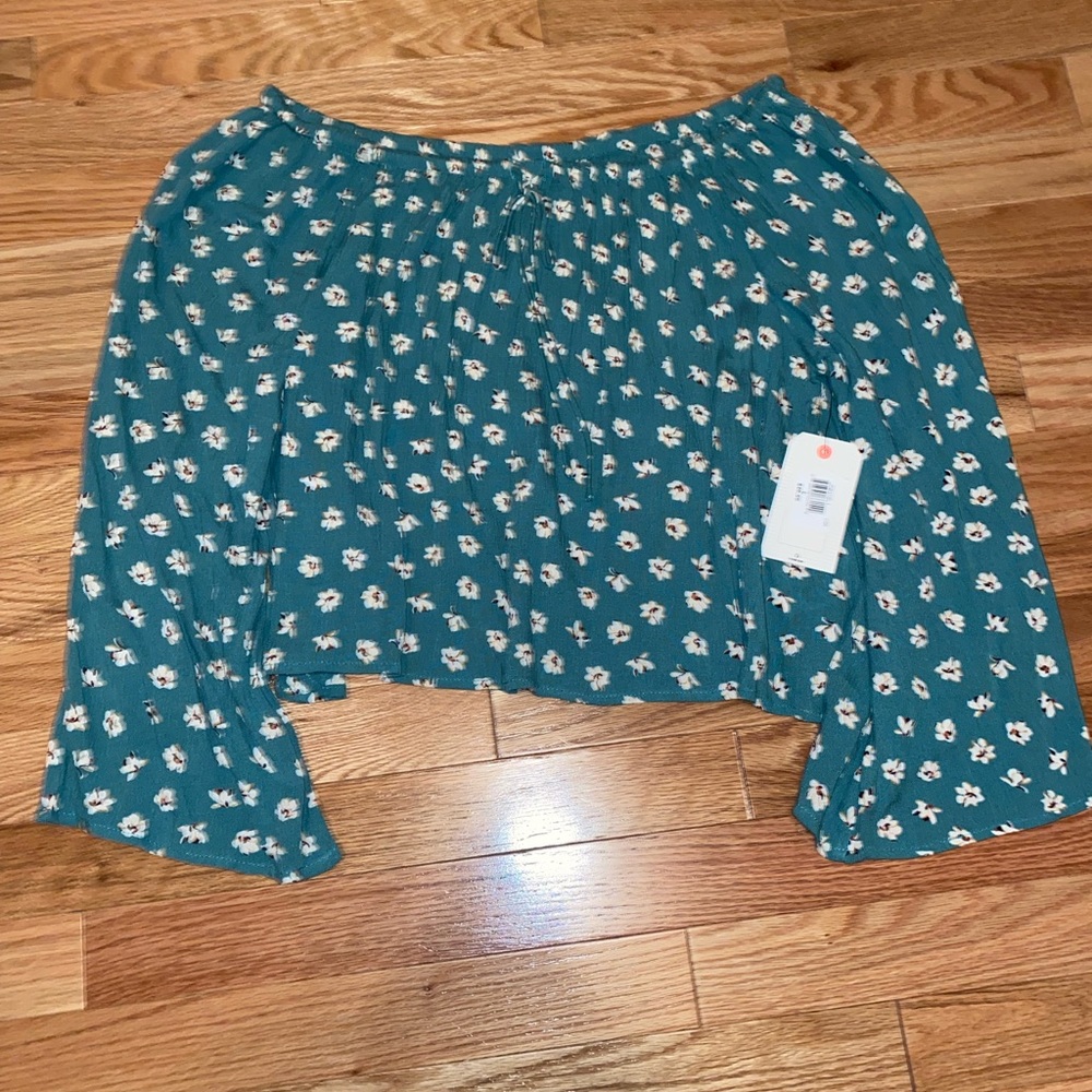 Billabong off the shoulder shirt, Size Large